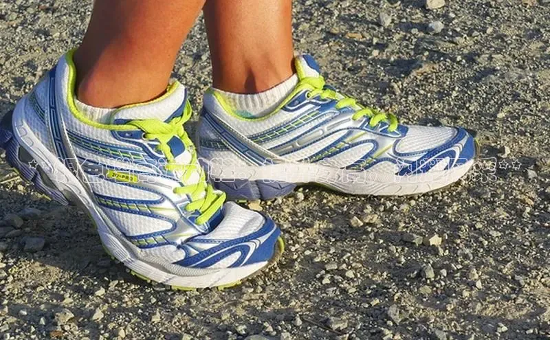 B体育手机版下载app百度Apollo**银色增高运动鞋：提升身高，闪耀风采**