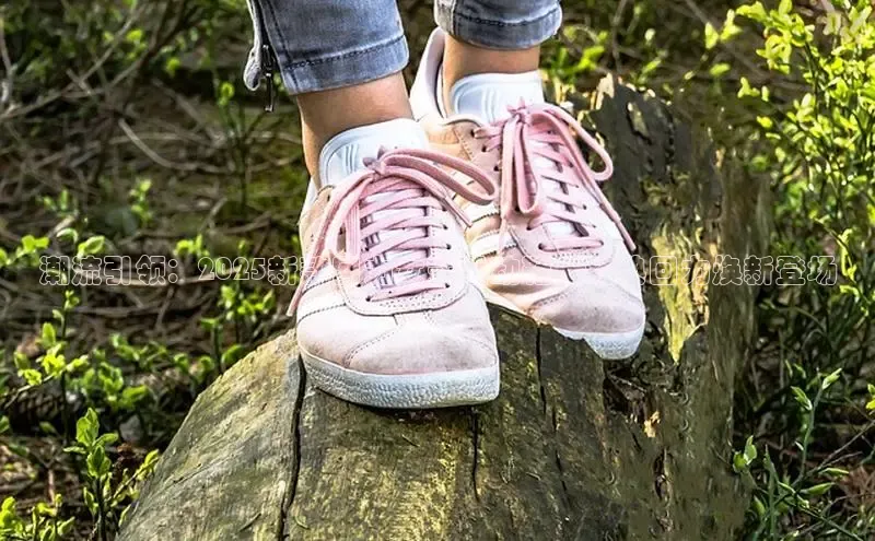 潮流引领：2025新款回力女式运动鞋，经典回力焕新登场