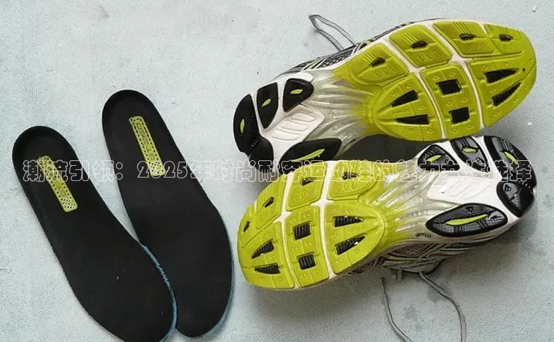 潮流引领：2025年时尚耐穿运动鞋的魅力女性选择